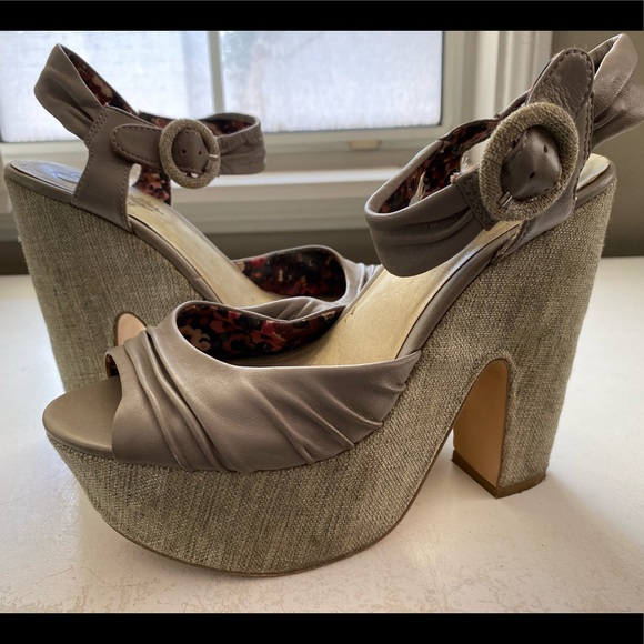 Seychelles platform Sandals 8 - Picture 1 of 5